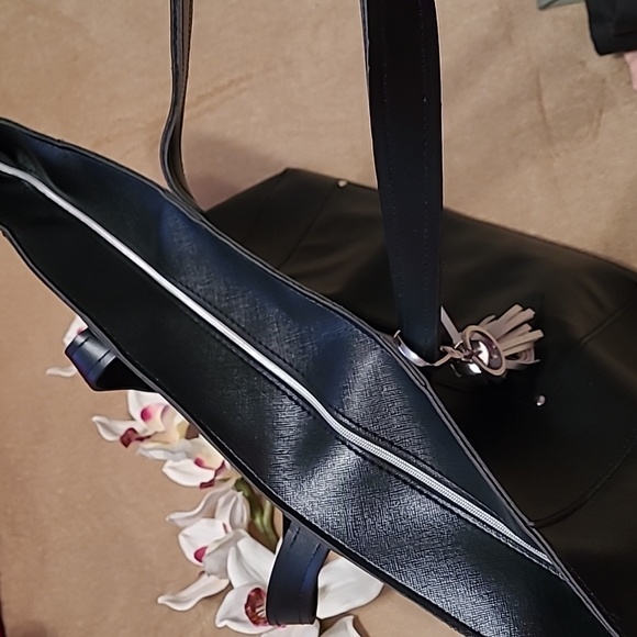 NWOT - Big Tote Bag - Picture 4 of 10